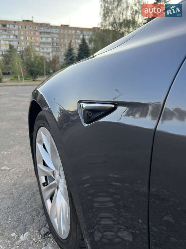 Лифтбек Tesla Model S 2017 в Кривом Роге