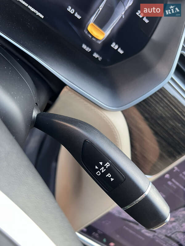 Лифтбек Tesla Model S 2017 в Кривом Роге