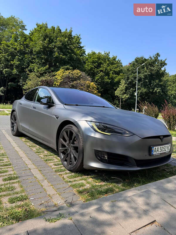 Лифтбек Tesla Model S 2018 в 