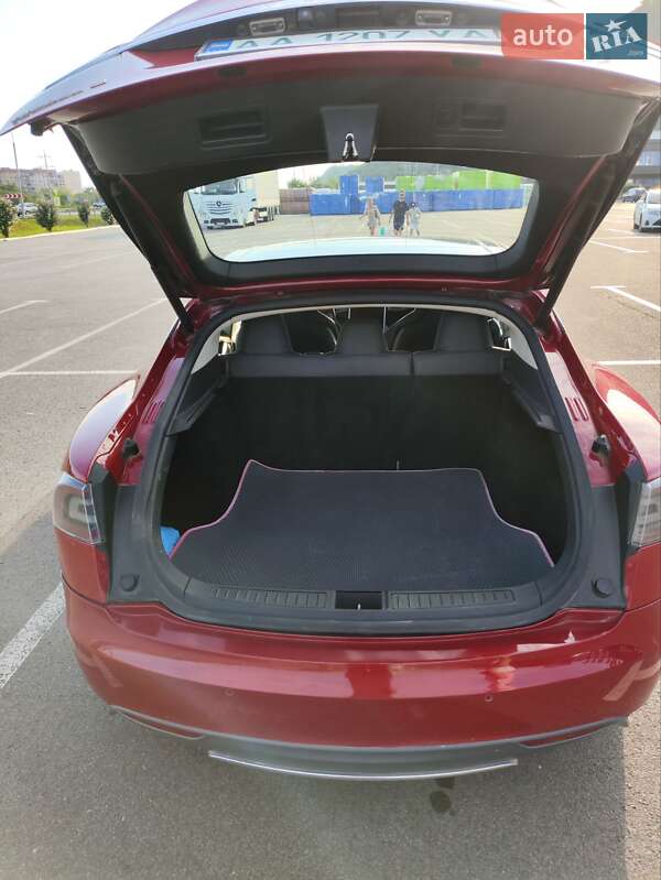 Лифтбек Tesla Model S 2014 в Мукачево