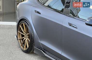 Лифтбек Tesla Model S 2022 в 