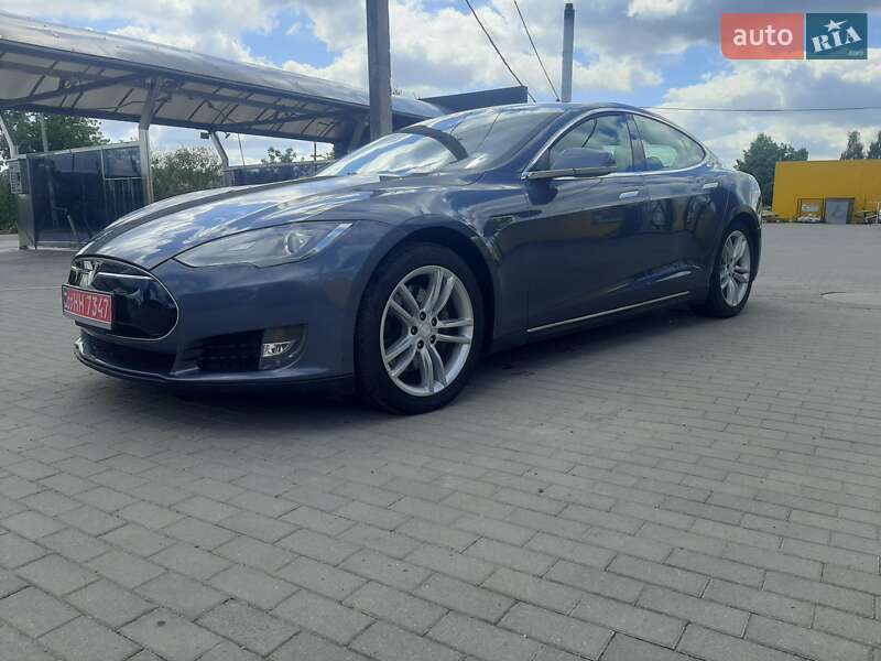 Ліфтбек Tesla Model S 2013 в 