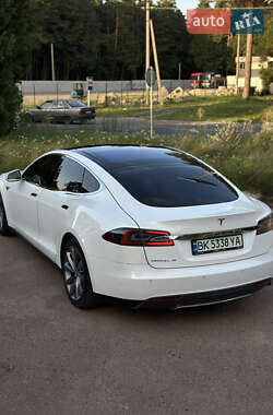 Лифтбек Tesla Model S 2014 в 