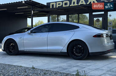 Лифтбек Tesla Model S 2014 в 