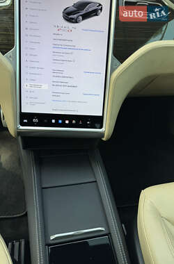 Лифтбек Tesla Model S 2015 в 