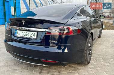 Лифтбек Tesla Model S 2015 в 