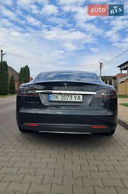 Лифтбек Tesla Model S 2013 в 