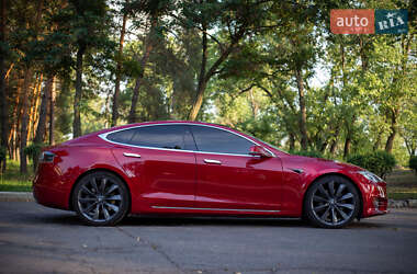 Лифтбек Tesla Model S 2017 в 