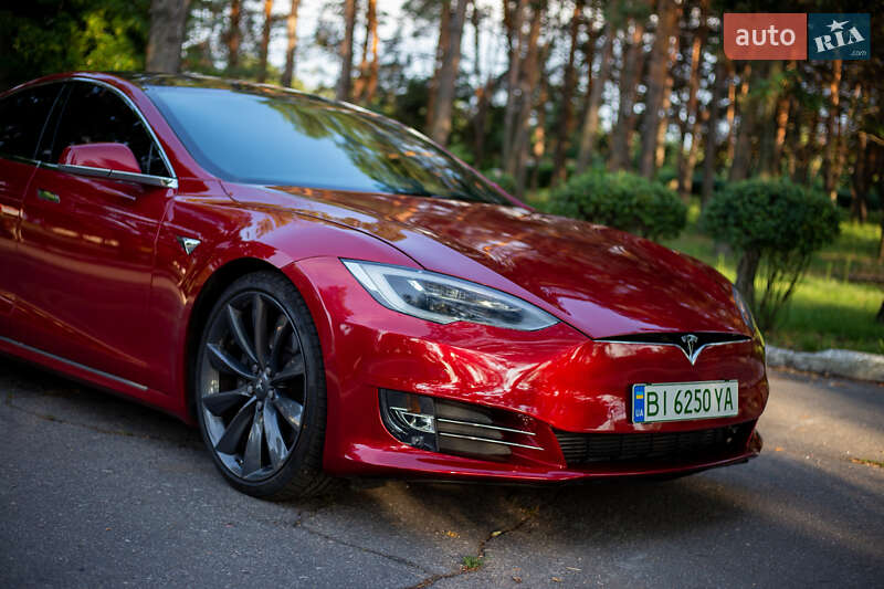 Лифтбек Tesla Model S 2017 в Кременчуге