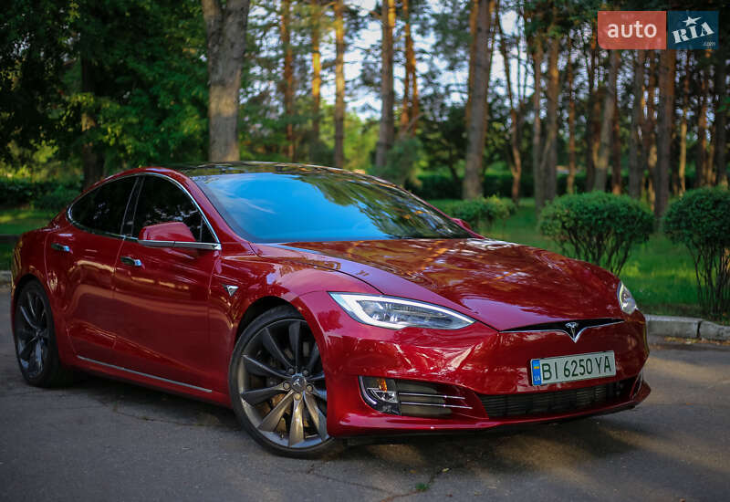 Лифтбек Tesla Model S 2017 в Кременчуге