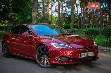 Лифтбек Tesla Model S 2017 в 