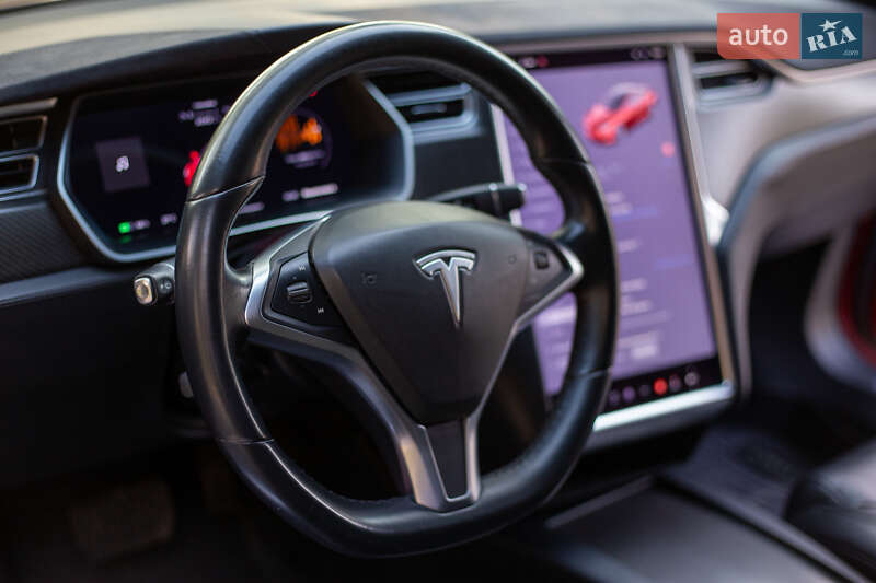 Лифтбек Tesla Model S 2017 в Кременчуге