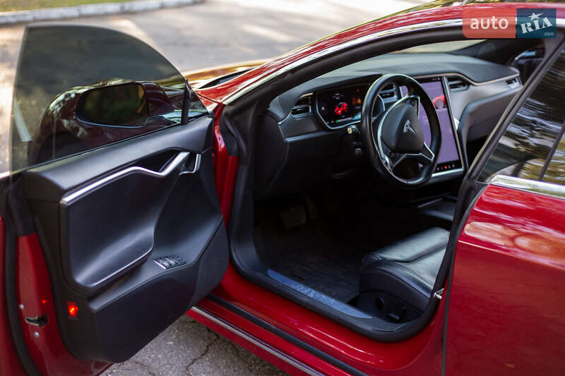 Лифтбек Tesla Model S 2017 в Кременчуге