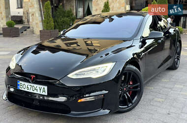 Лифтбек Tesla Model S 2015 в 
