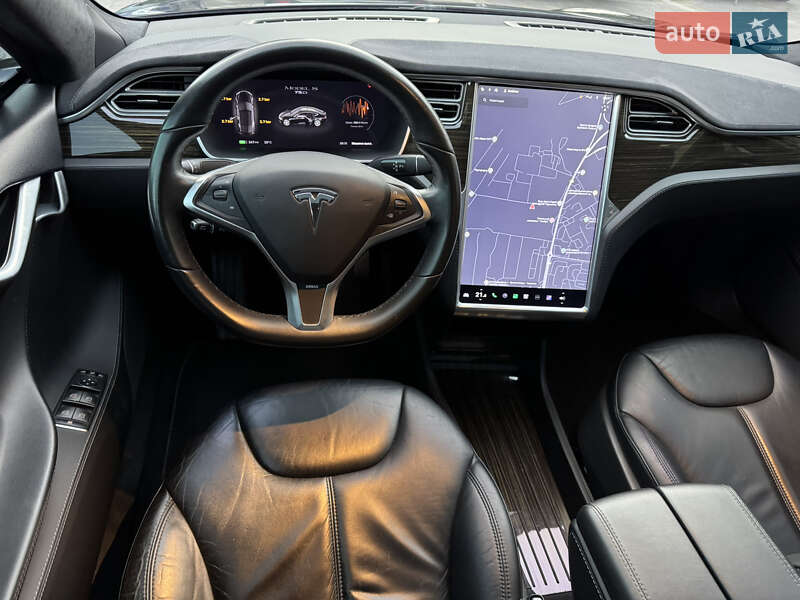 Лифтбек Tesla Model S 2015 в Тернополе