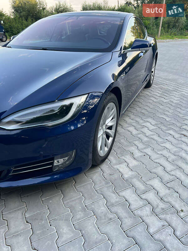 Ліфтбек Tesla Model S 2018 в Чернівцях