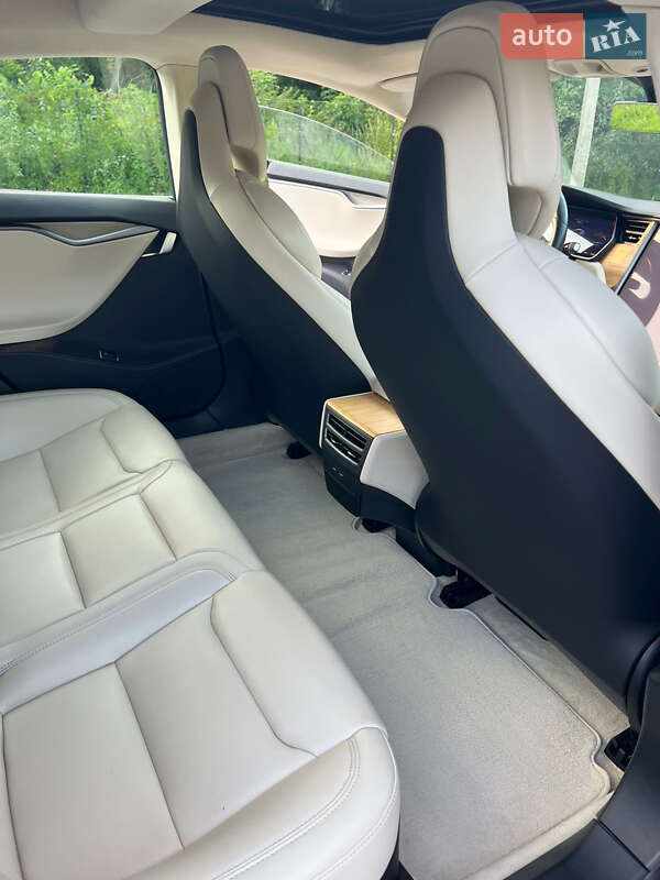 Ліфтбек Tesla Model S 2018 в Чернівцях