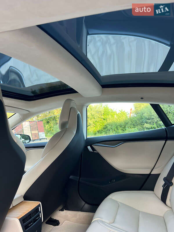 Ліфтбек Tesla Model S 2018 в Чернівцях