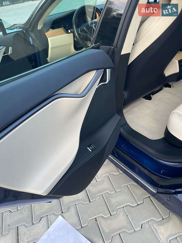 Ліфтбек Tesla Model S 2018 в Чернівцях