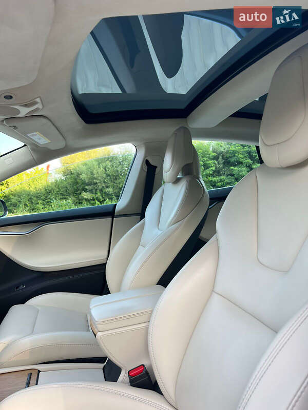 Ліфтбек Tesla Model S 2018 в Чернівцях