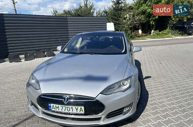 Лифтбек Tesla Model S 2014 в 
