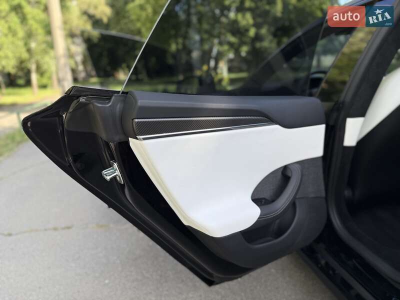 Ліфтбек Tesla Model S 2024 в Києві