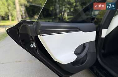 Лифтбек Tesla Model S 2024 в 