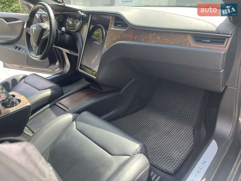 Ліфтбек Tesla Model S 2019 в Ужгороді