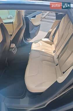 Лифтбек Tesla Model S 2013 в 