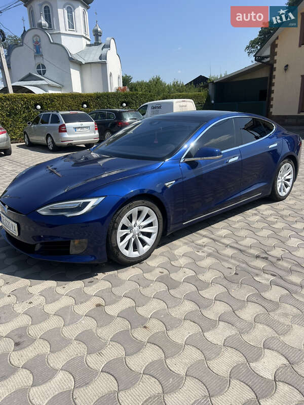 Ліфтбек Tesla Model S 2016 в Чернівцях