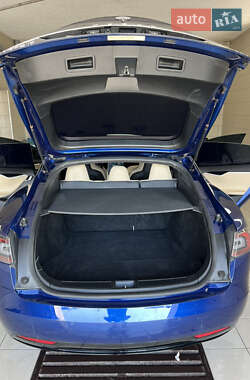 Лифтбек Tesla Model S 2016 в 