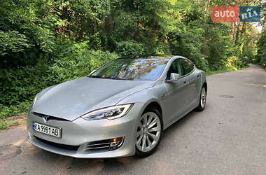 Лифтбек Tesla Model S 2016 в Киеве