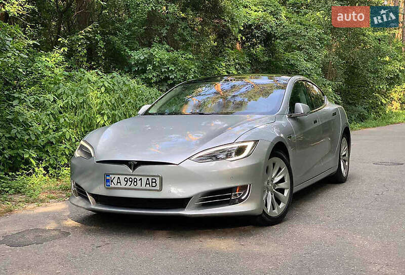 Лифтбек Tesla Model S 2016 в Киеве