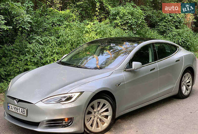 Лифтбек Tesla Model S 2016 в Киеве