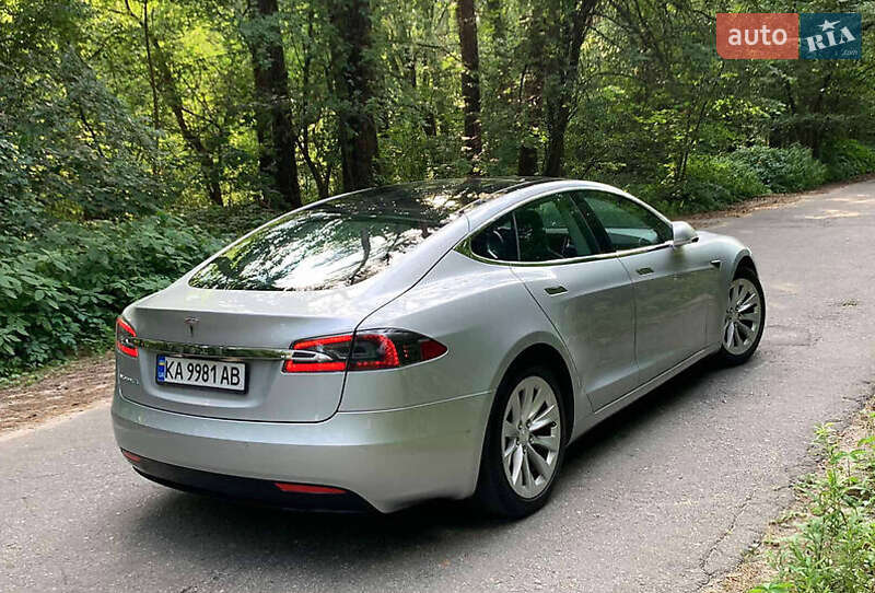 Лифтбек Tesla Model S 2016 в Киеве