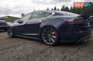 Лифтбек Tesla Model S 2015 в 