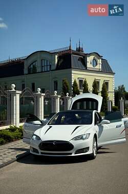 Tesla Model S 2015