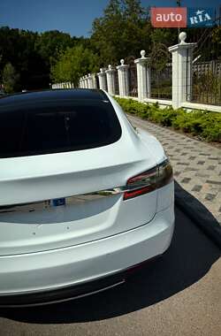 Лифтбек Tesla Model S 2015 в 