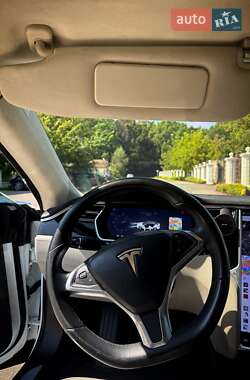 Лифтбек Tesla Model S 2015 в 