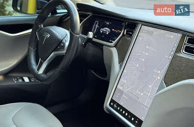 Лифтбек Tesla Model S 2012 в 