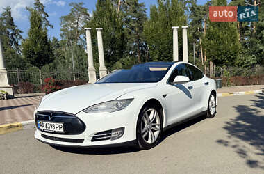 Tesla Model S 2015
