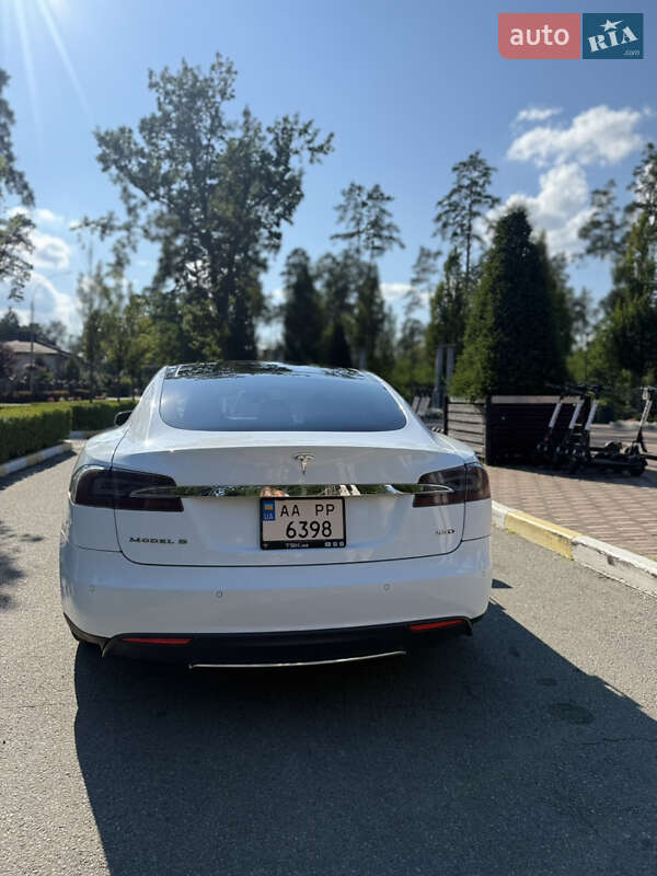 Лифтбек Tesla Model S 2015 в Киеве