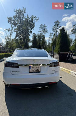 Лифтбек Tesla Model S 2015 в 