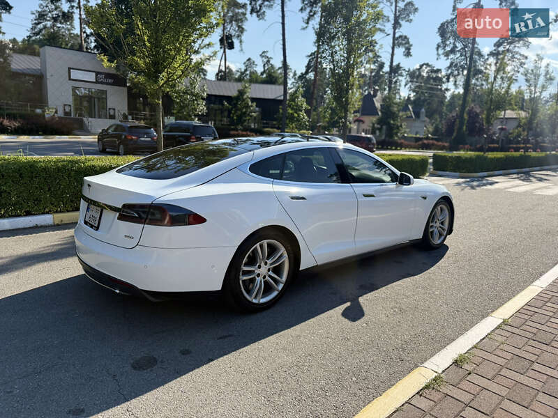 Лифтбек Tesla Model S 2015 в Киеве