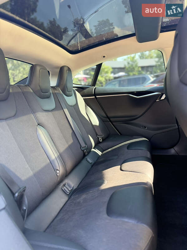 Лифтбек Tesla Model S 2015 в Киеве