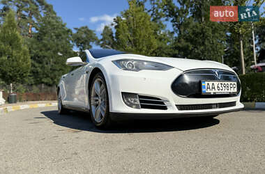 Лифтбек Tesla Model S 2015 в 