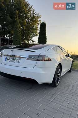 Лифтбек Tesla Model S 2020 в 