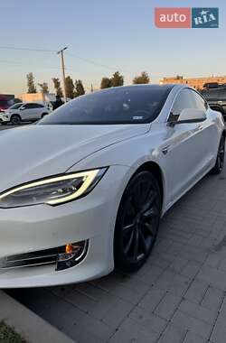 Tesla Model S 2020