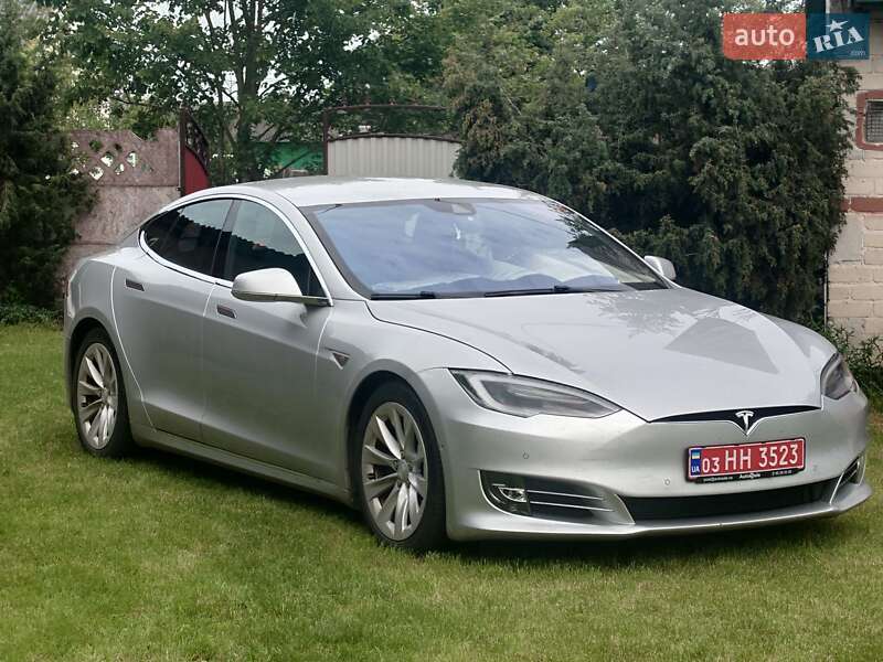 Лифтбек Tesla Model S 2016 в Луцке