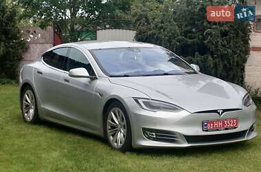 Лифтбек Tesla Model S 2016 в 